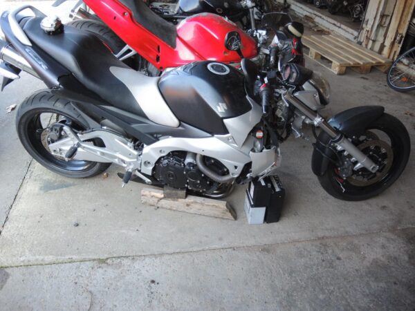 Suzuki GSR600
