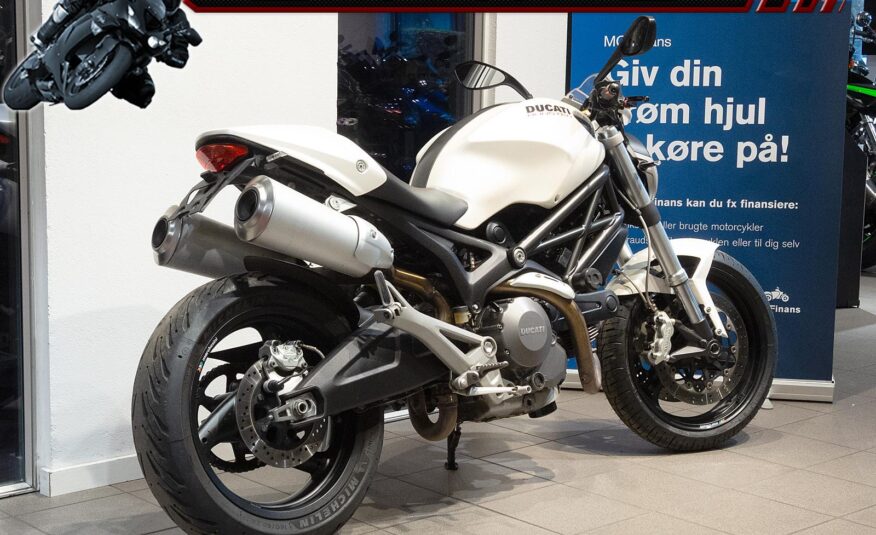 Ducati Monster 696