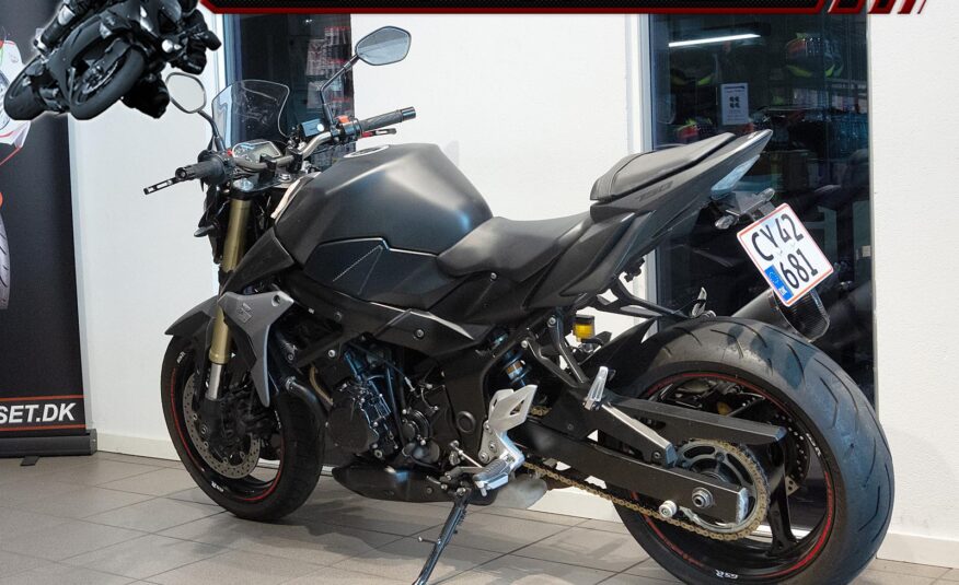 Suzuki GSR 750