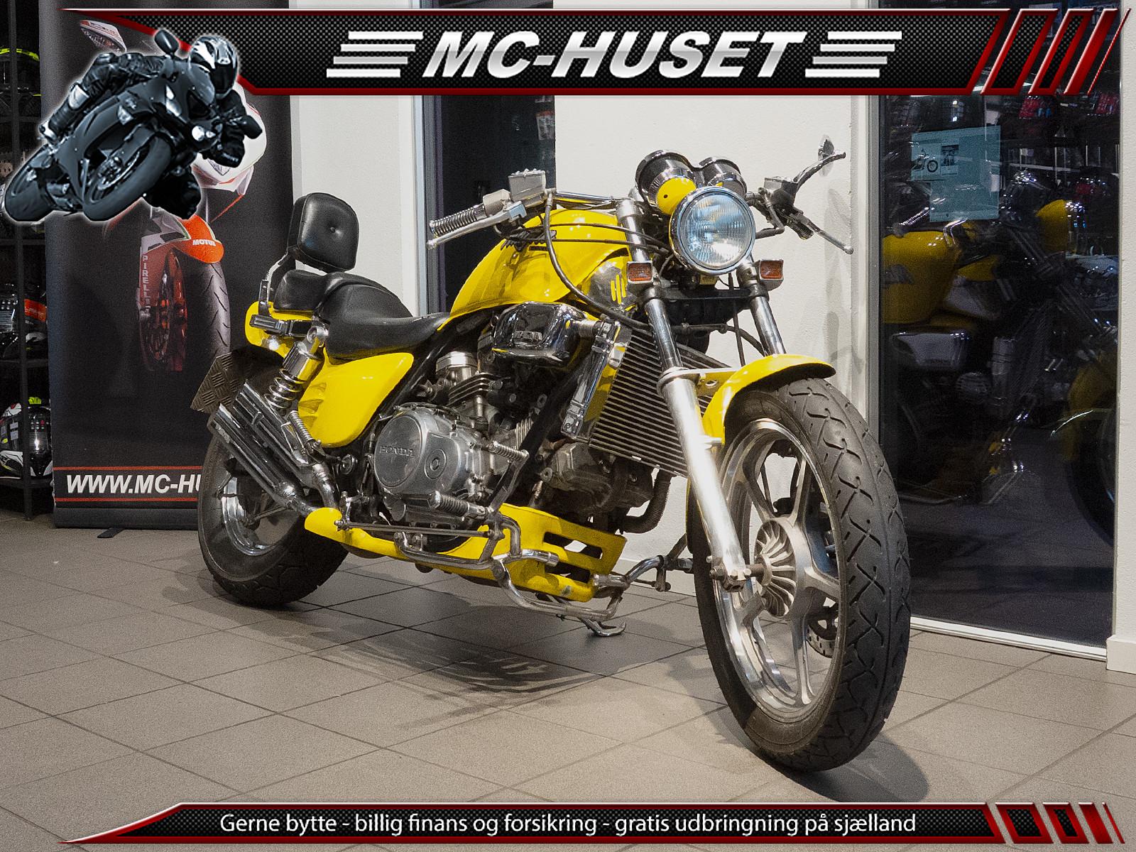 Honda VF 700 Magna