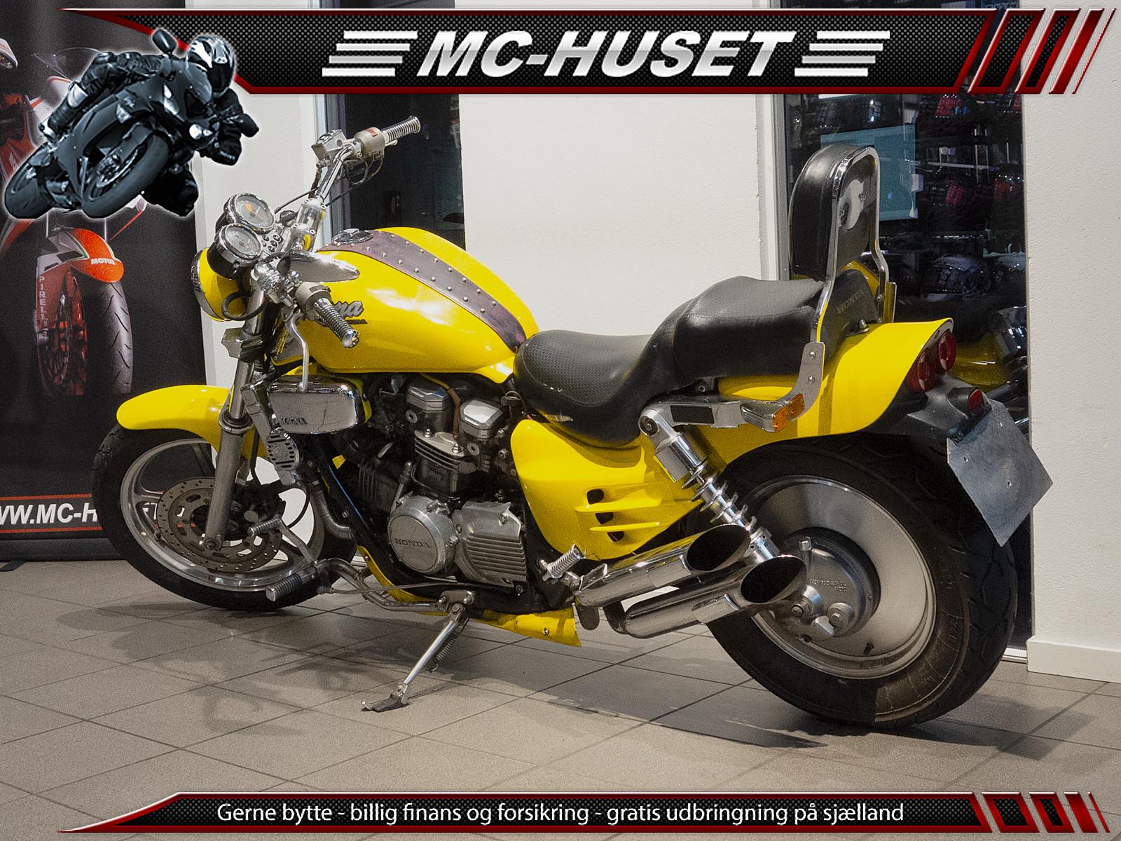 Honda VF 700 Magna